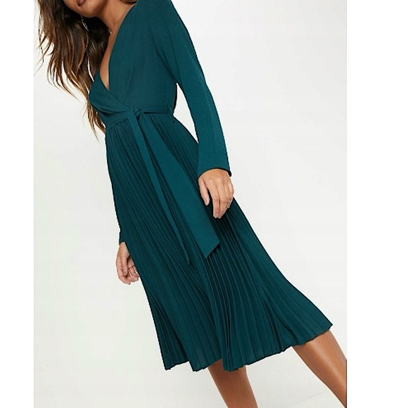 Pretty Little Thing Emerald Green Long Sleeve Pleated Midi Dress - Picture 9 of 16